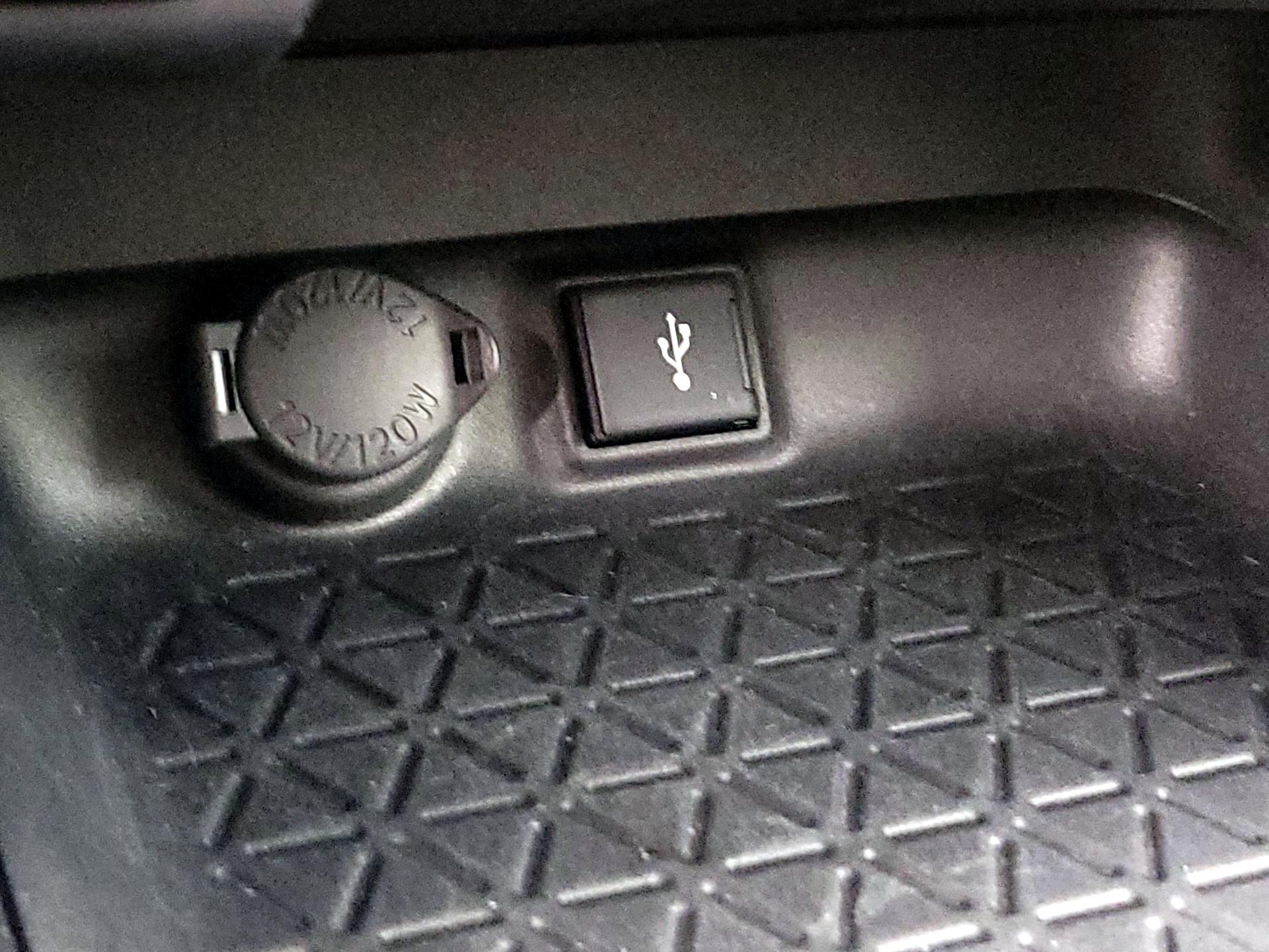 Thumbnail: 2021 Toyota RAV4 - 18