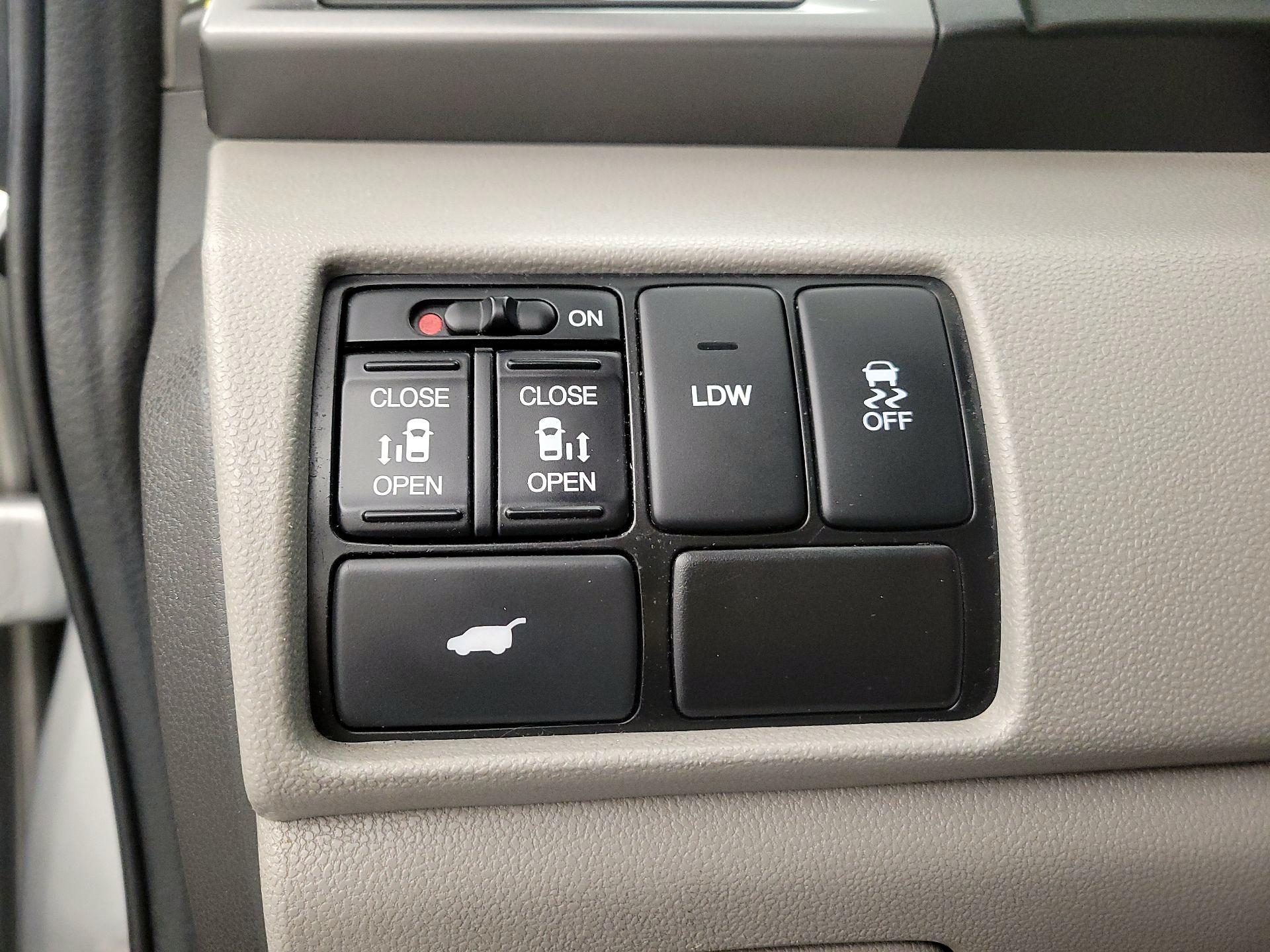 Thumbnail: 2014 Honda Odyssey - 13