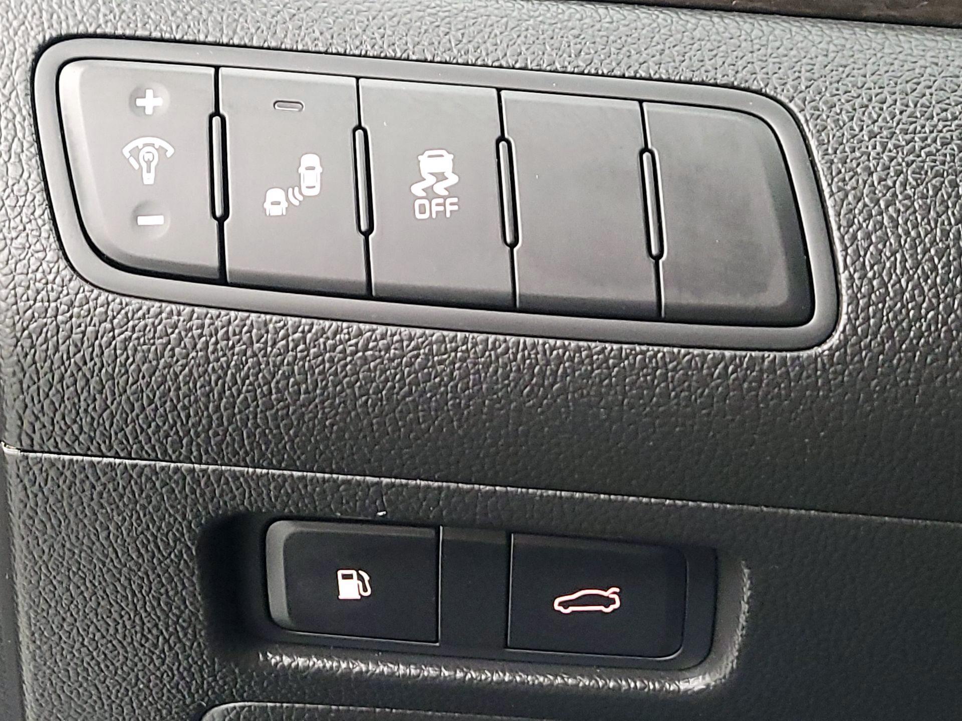 Thumbnail: 2016 Kia Cadenza - 13