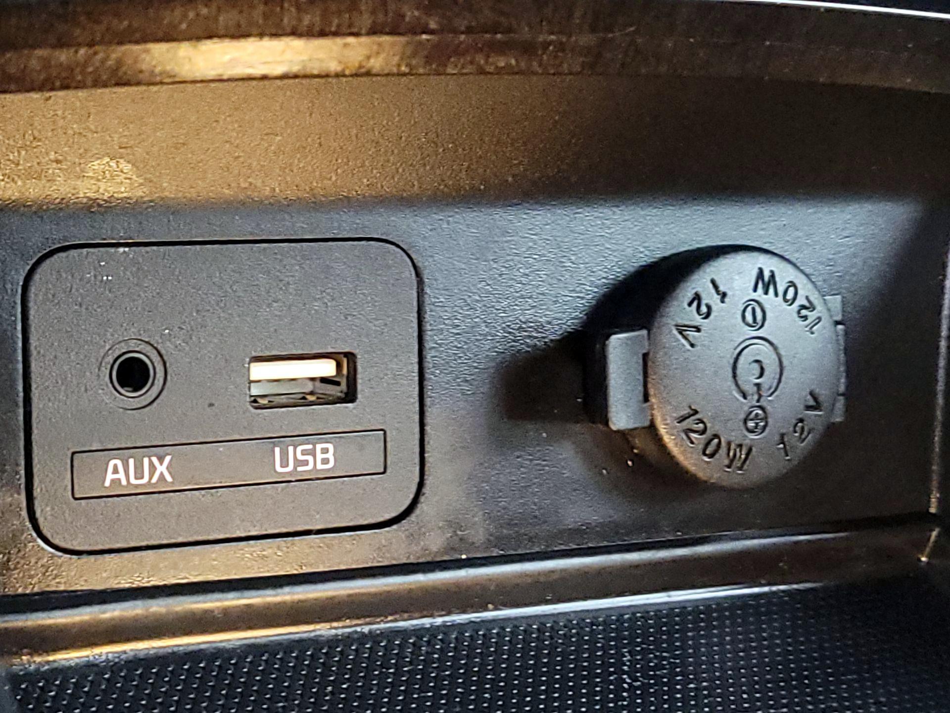 Thumbnail: 2016 Kia Cadenza - 19