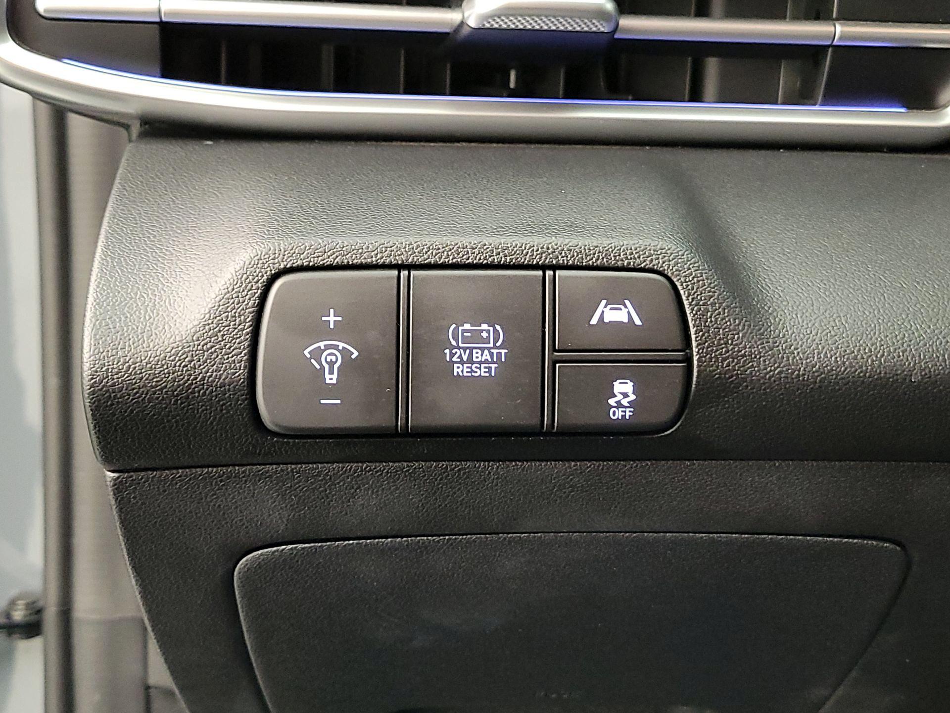 Thumbnail: 2023 Hyundai Elantra - 13