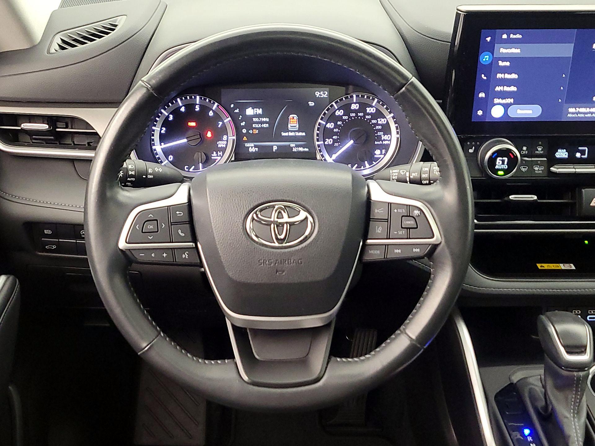 Thumbnail: 2023 Toyota Highlander - 10