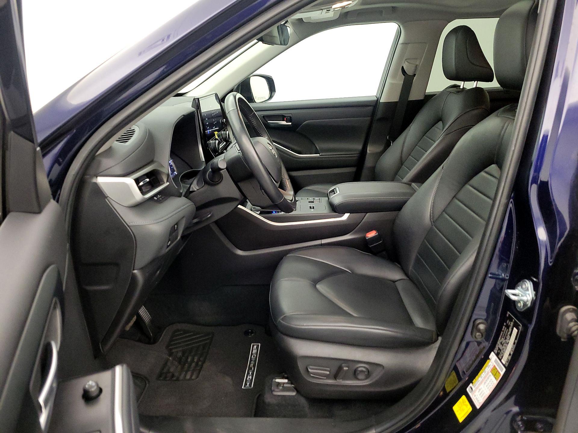 Thumbnail: 2023 Toyota Highlander - 11