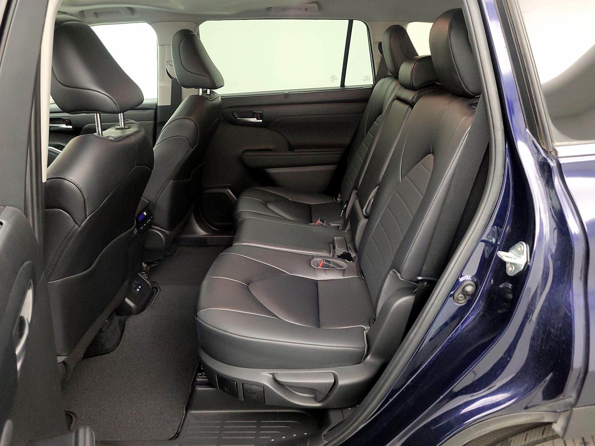 Thumbnail: 2023 Toyota Highlander - 20