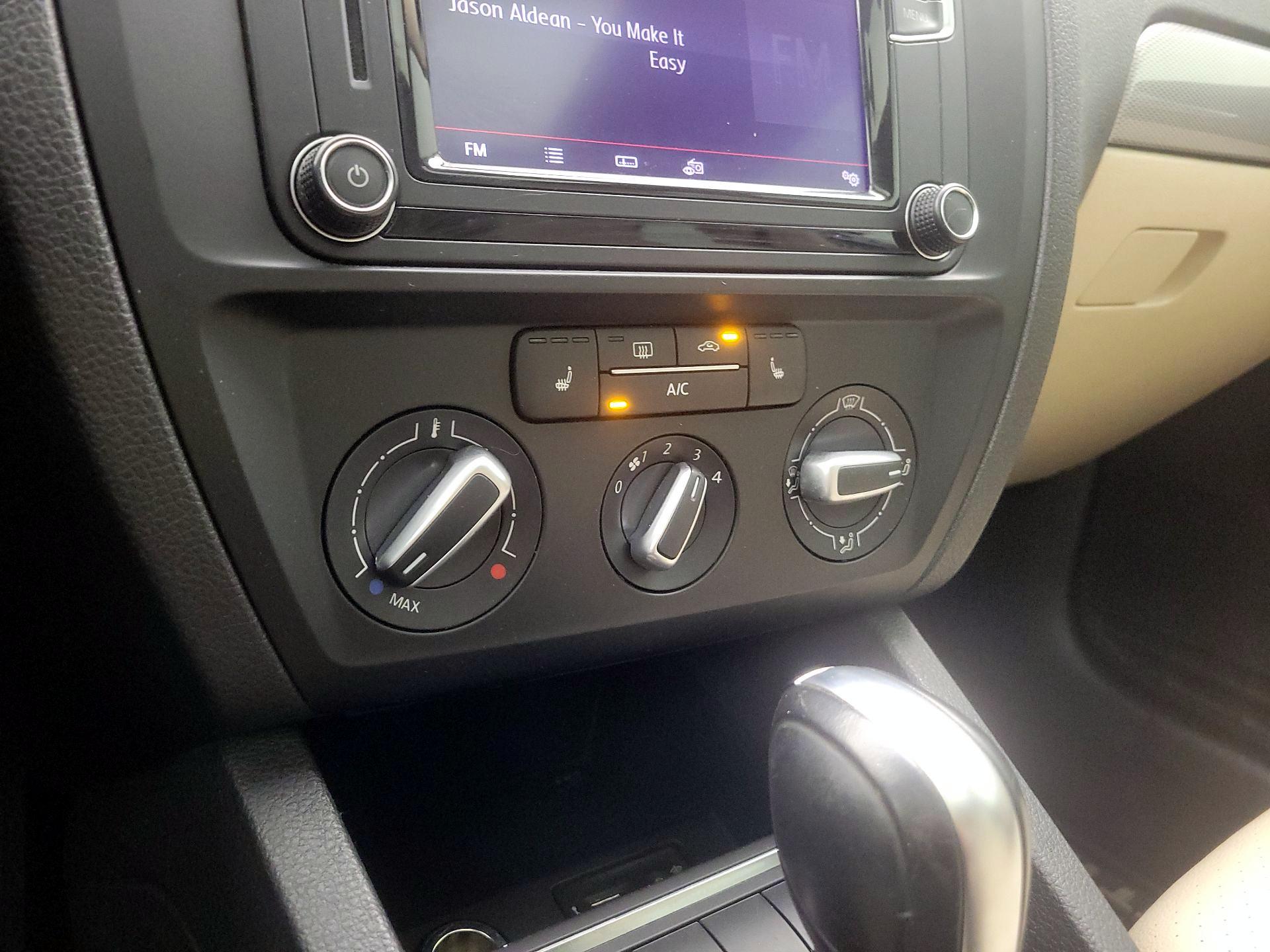 Thumbnail: 2017 Volkswagen Jetta - 16