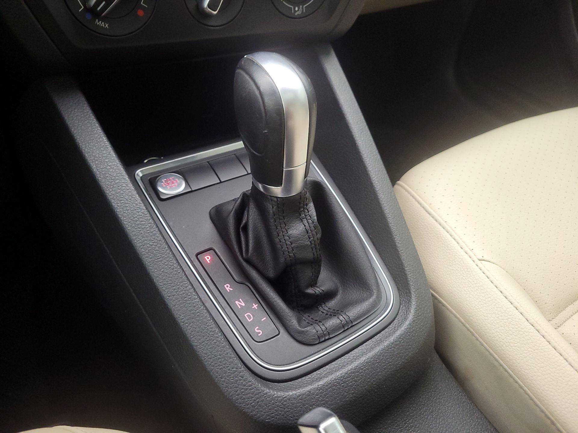 Thumbnail: 2017 Volkswagen Jetta - 17