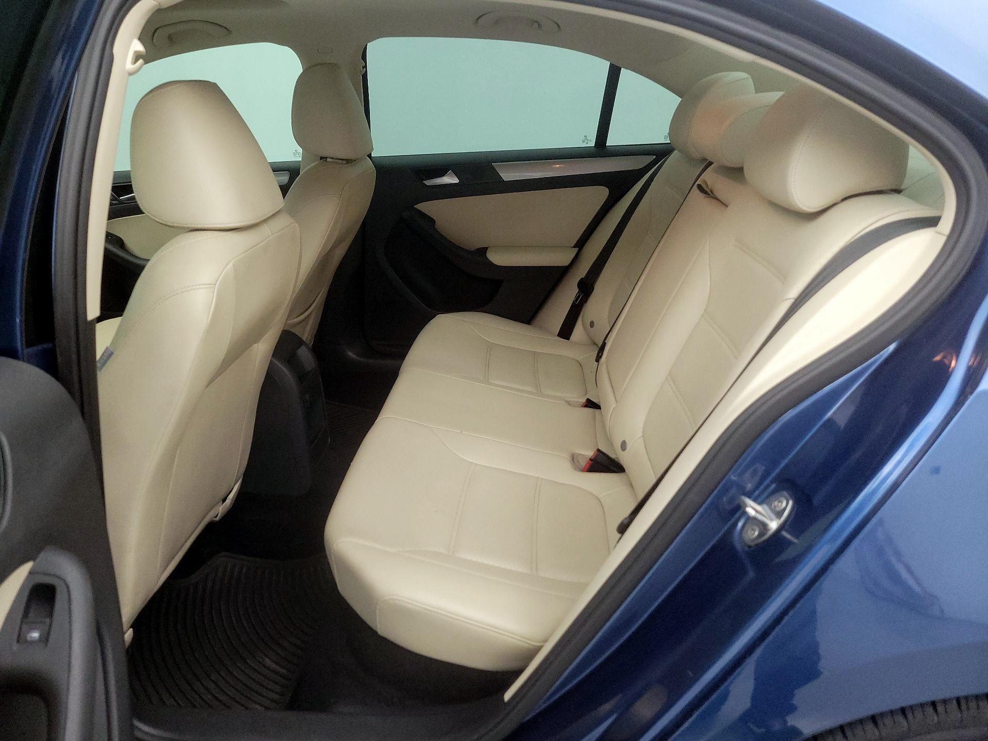 Thumbnail: 2017 Volkswagen Jetta - 19