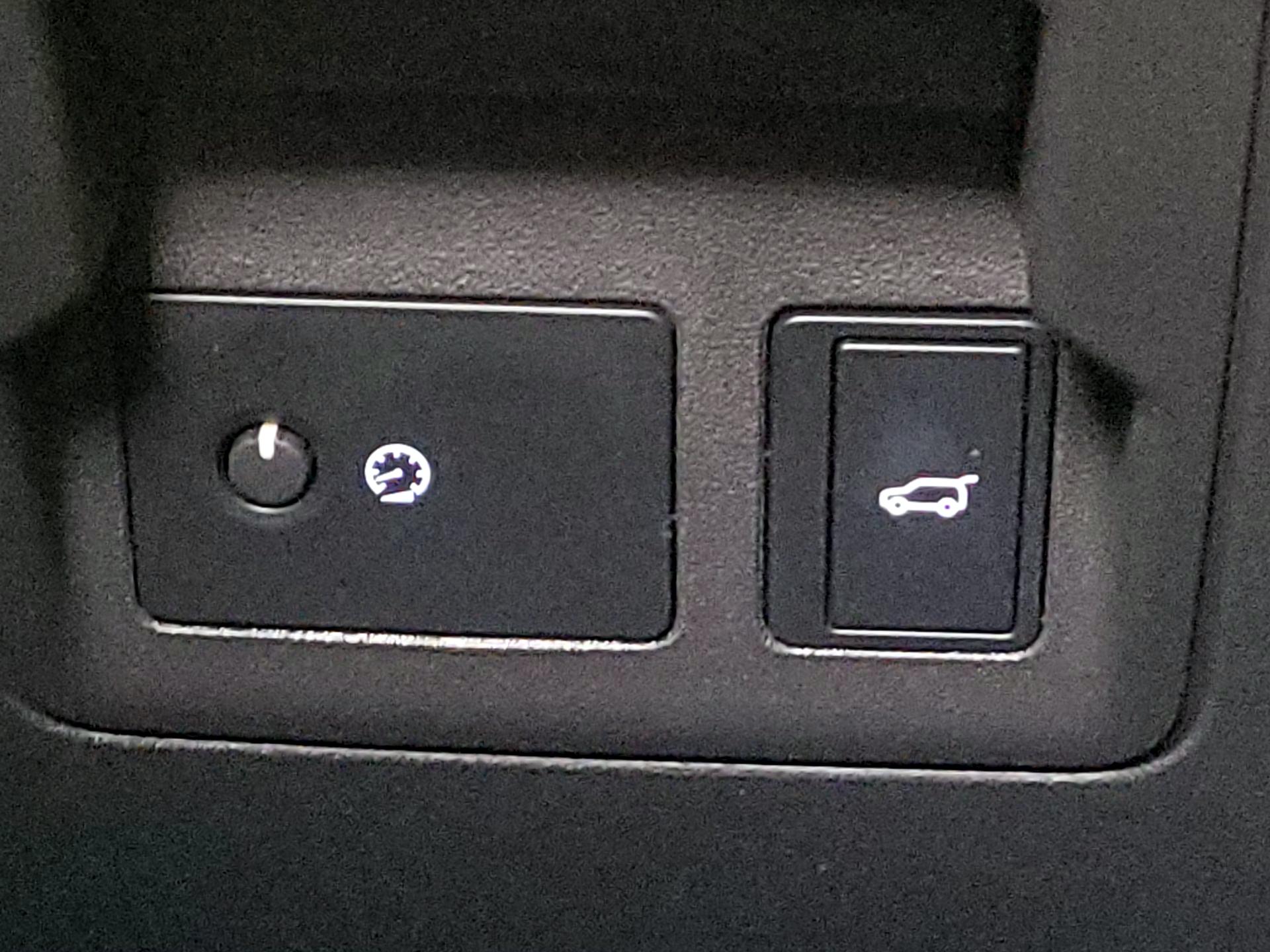 Thumbnail: 2021 Land Rover Range Rover Velar - 13