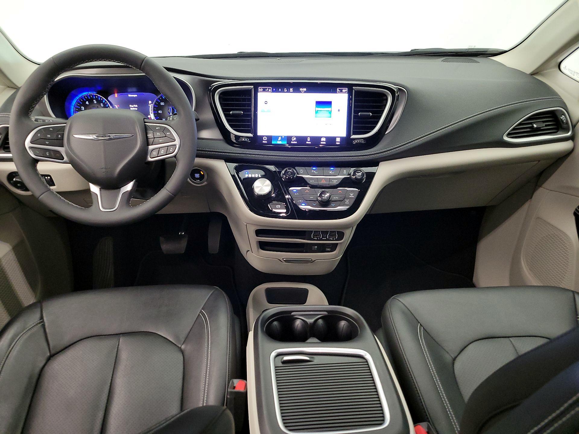 Thumbnail: 2022 Chrysler Pacifica - 9