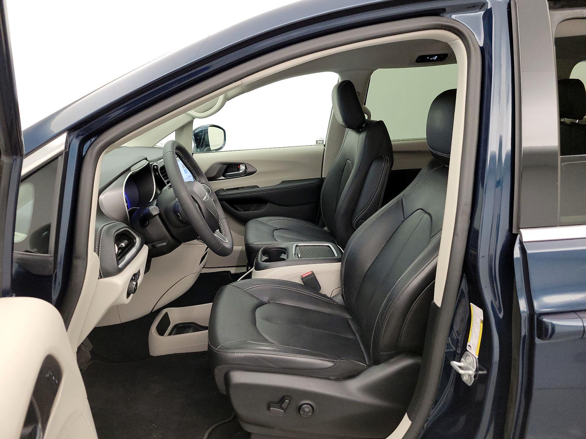 Thumbnail: 2022 Chrysler Pacifica - 11