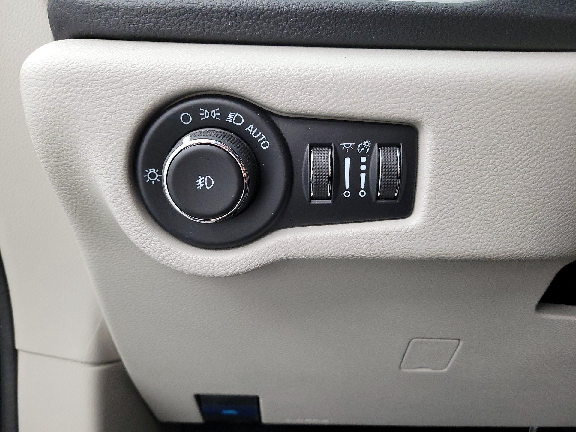 Thumbnail: 2022 Chrysler Pacifica - 13