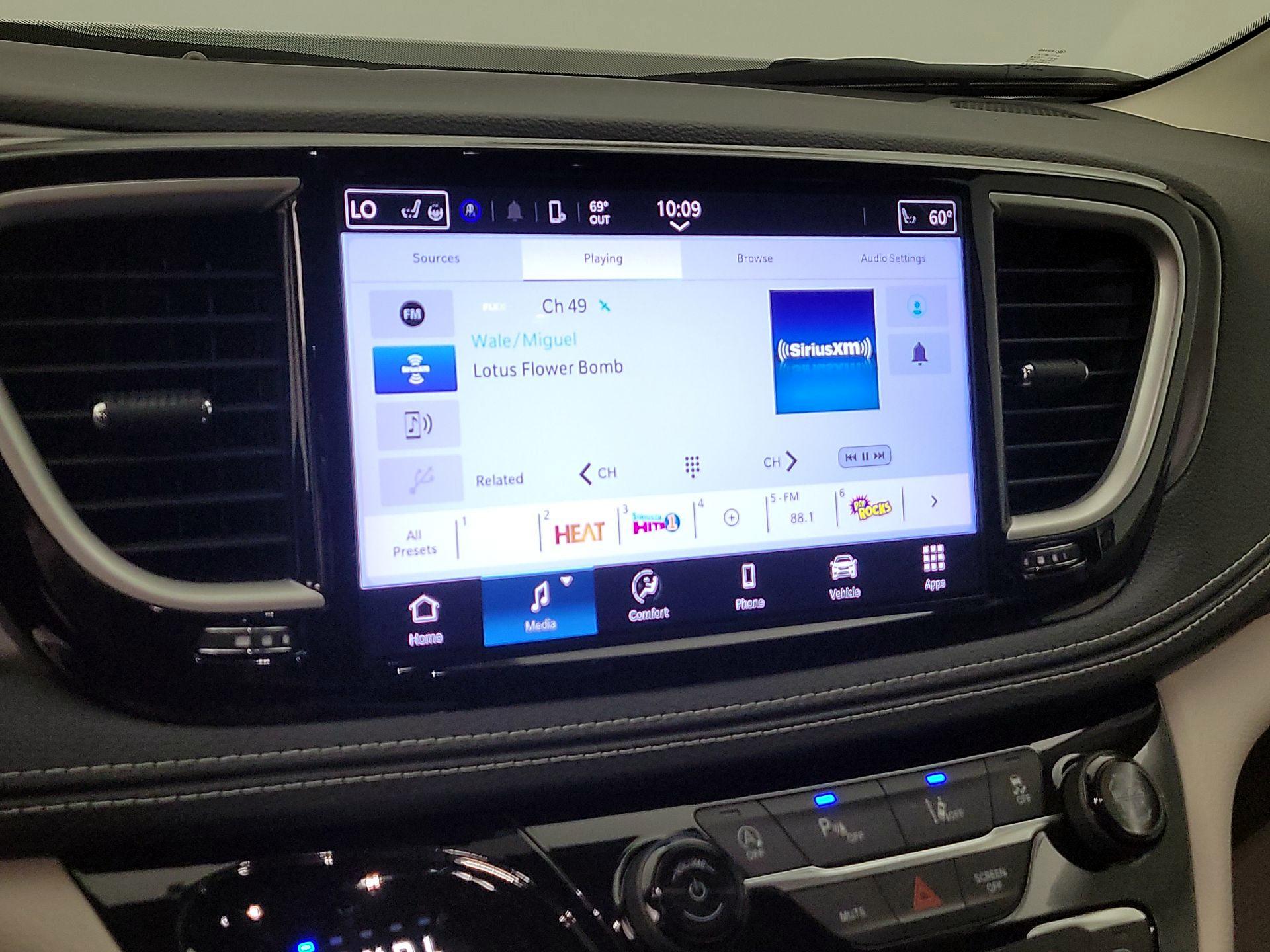 Thumbnail: 2022 Chrysler Pacifica - 15