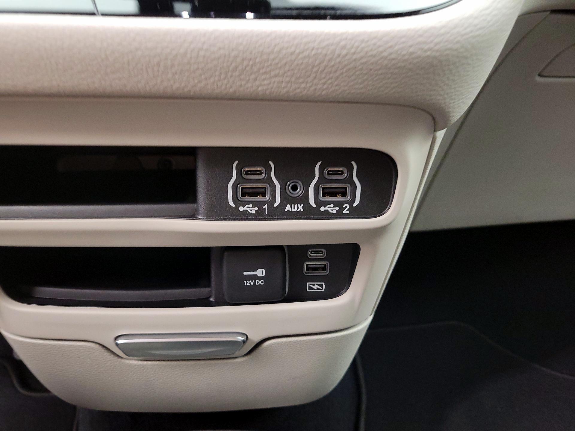 Thumbnail: 2022 Chrysler Pacifica - 18