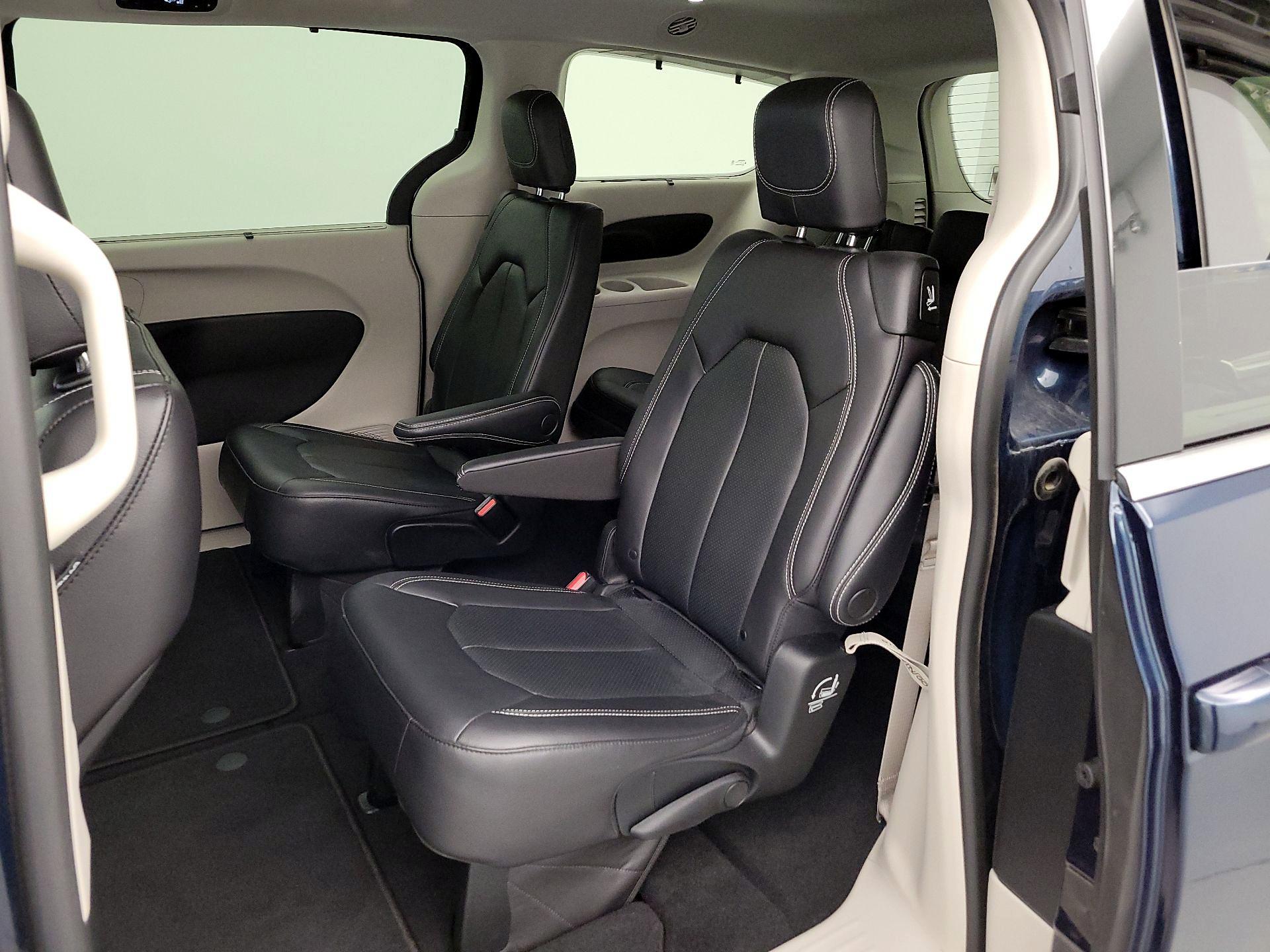 Thumbnail: 2022 Chrysler Pacifica - 19