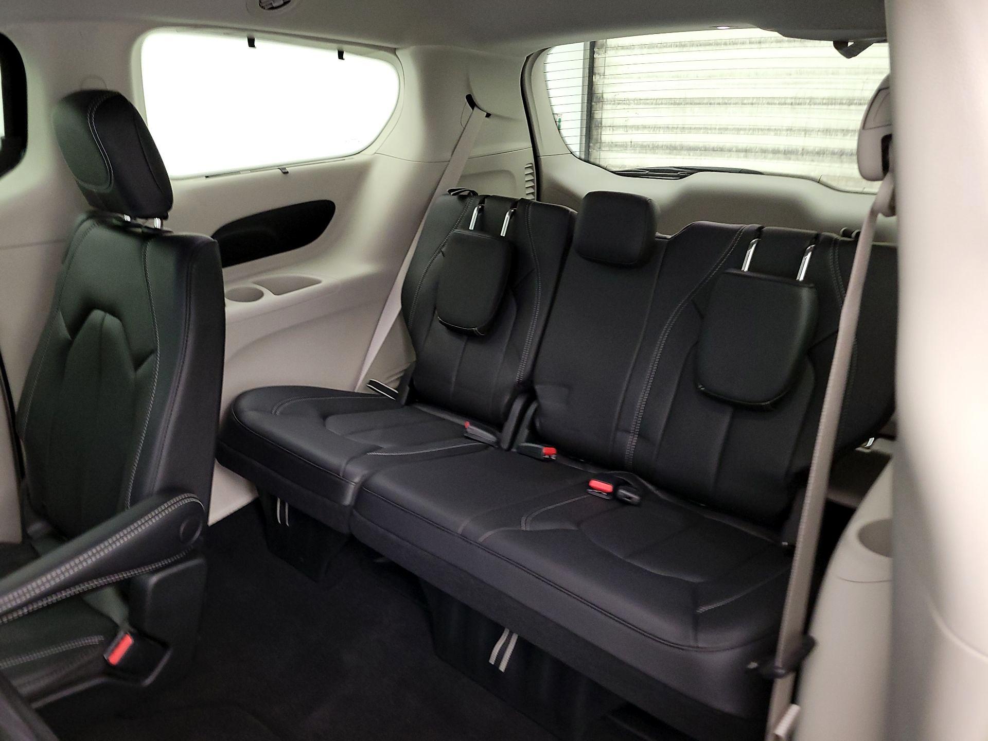 Thumbnail: 2022 Chrysler Pacifica - 20