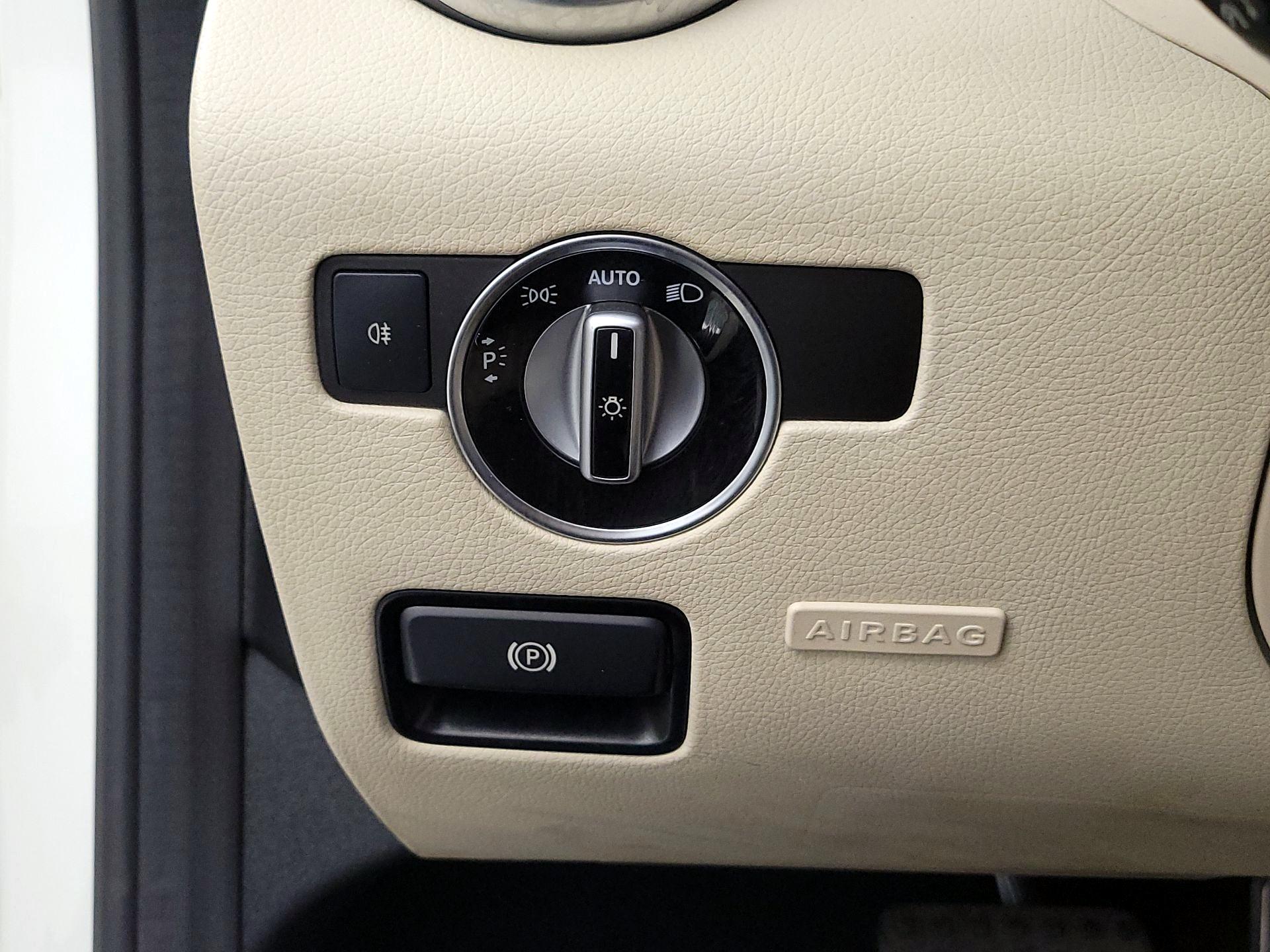 Thumbnail: 2020 Mercedes-Benz SLC - 13