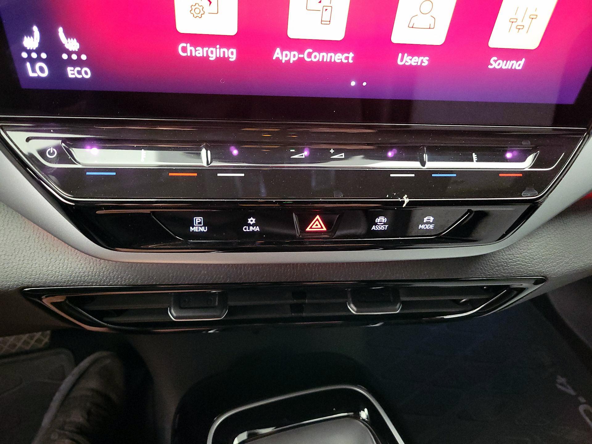 Thumbnail: 2023 Volkswagen ID.4 - 17