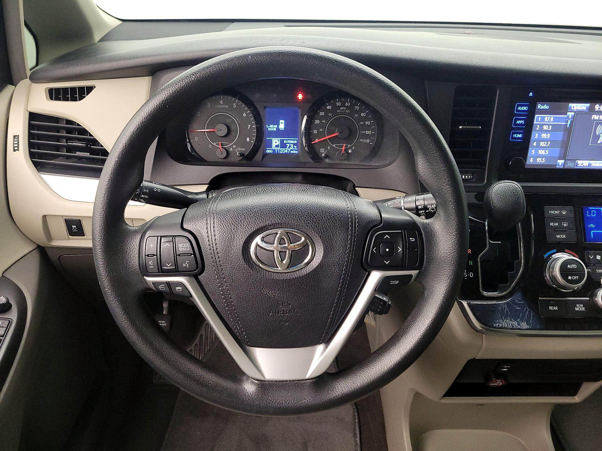 Thumbnail: 2015 Toyota Sienna - 10