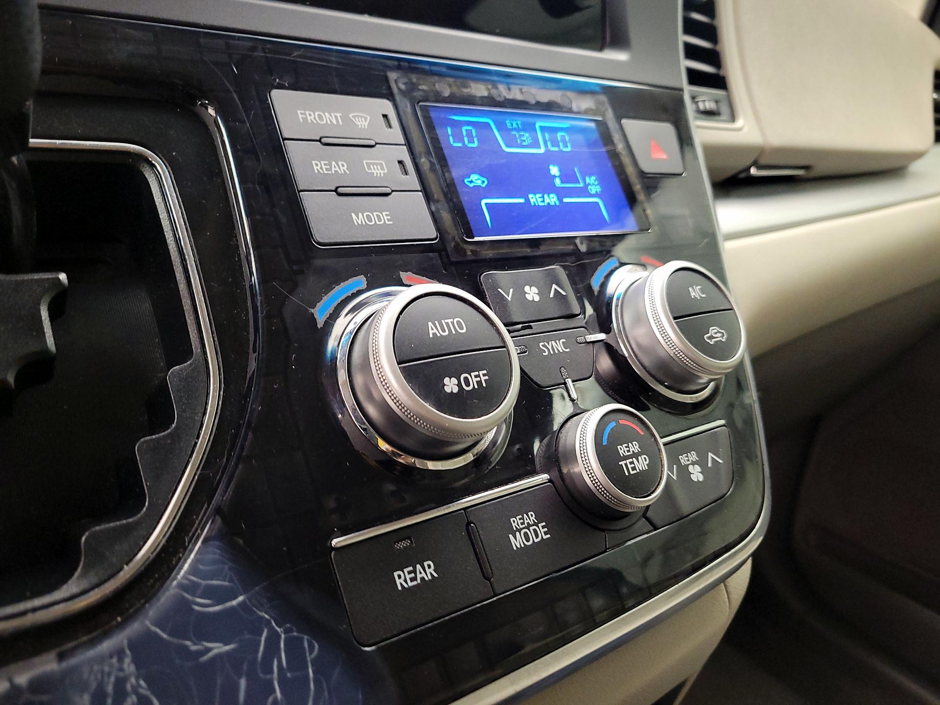 Thumbnail: 2015 Toyota Sienna - 16