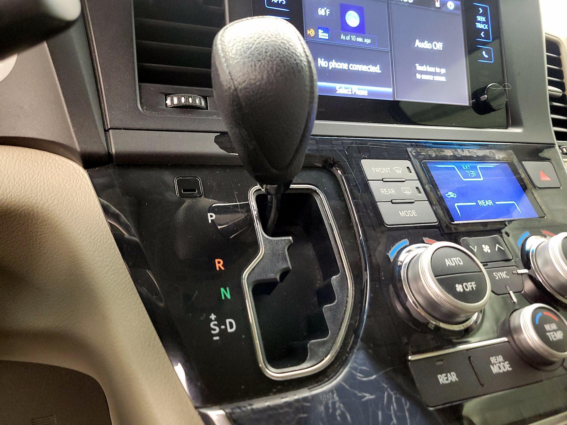 Thumbnail: 2015 Toyota Sienna - 17