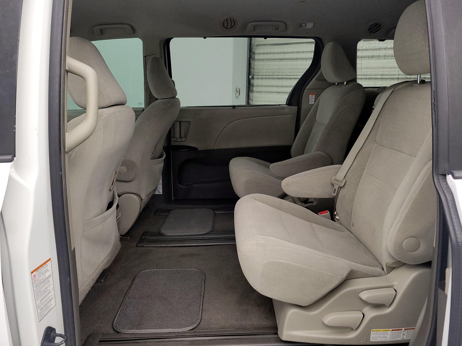 Thumbnail: 2015 Toyota Sienna - 19