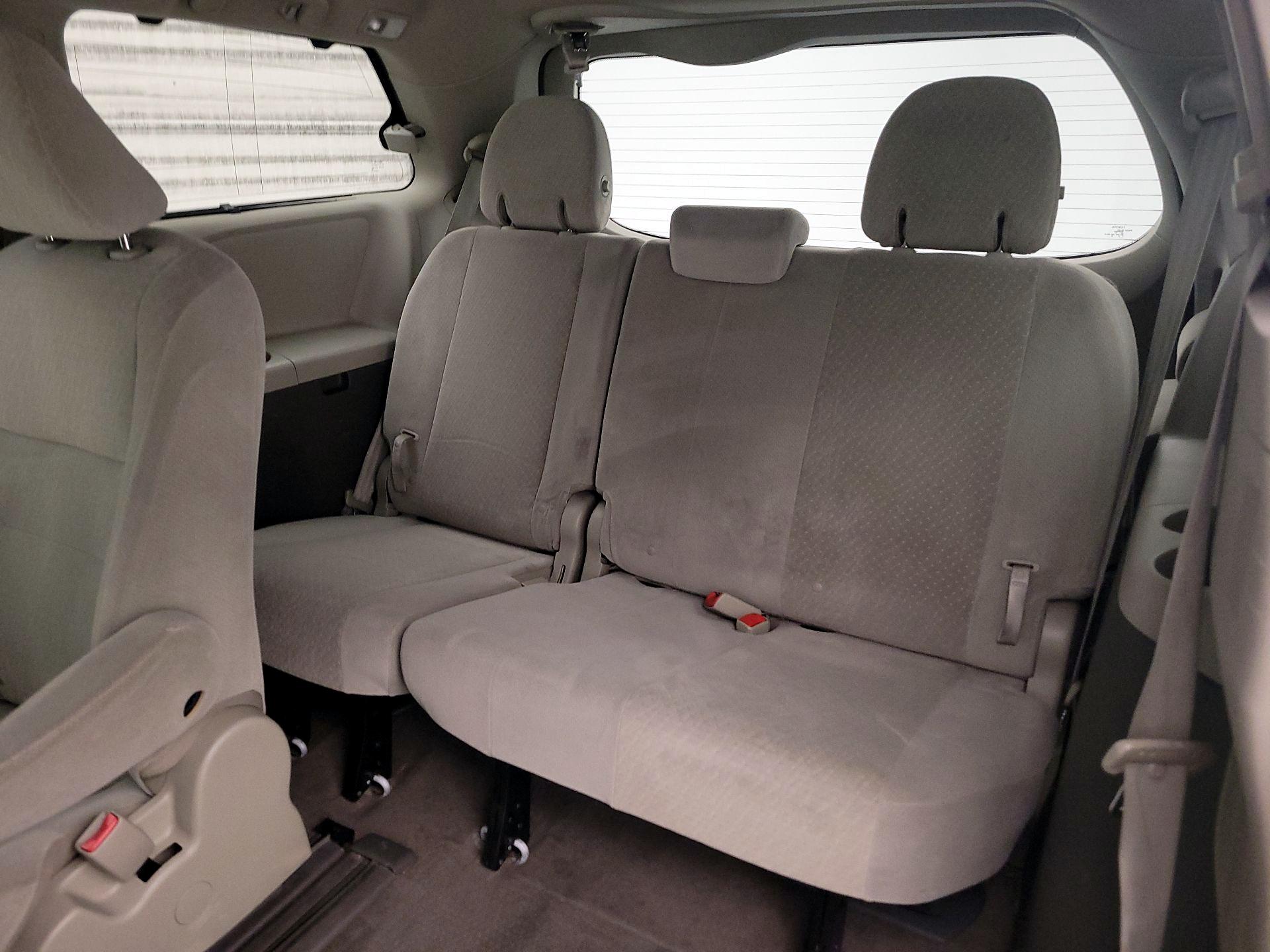 Thumbnail: 2015 Toyota Sienna - 20