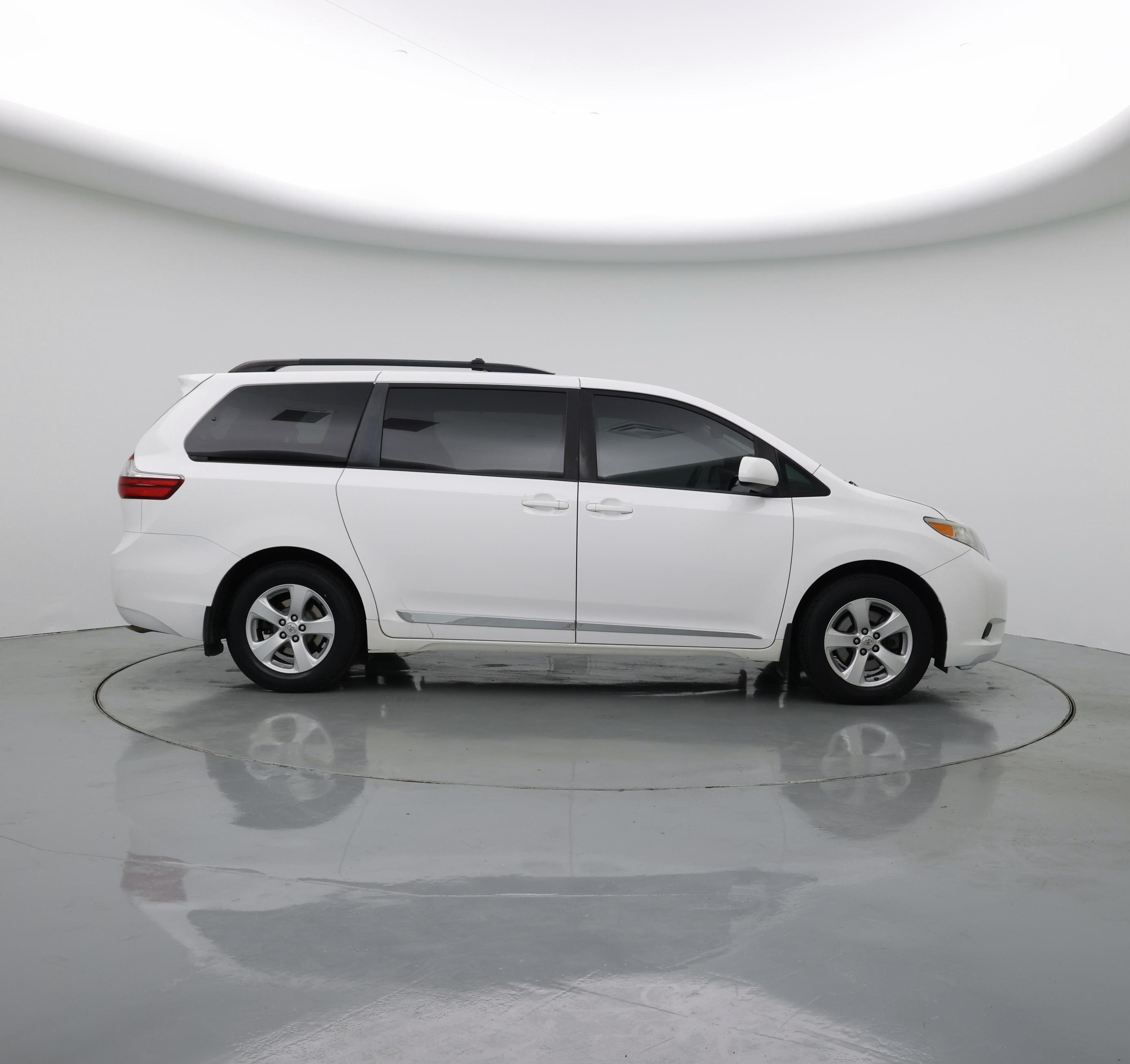 Thumbnail: 2015 Toyota Sienna - 7
