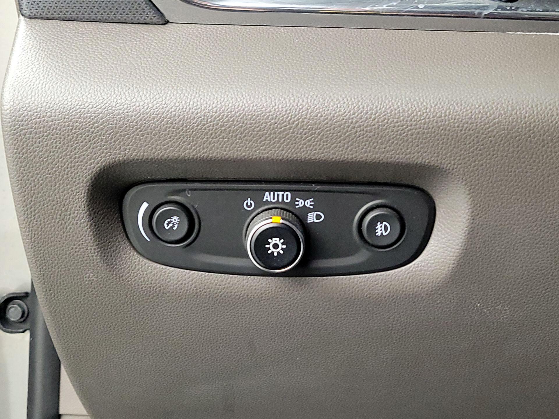 Thumbnail: 2018 Chevrolet Traverse - 13