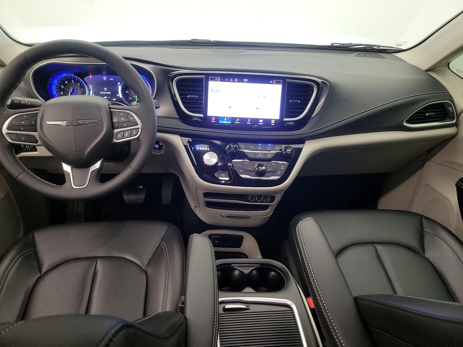 Thumbnail: 2023 Chrysler Pacifica - 9