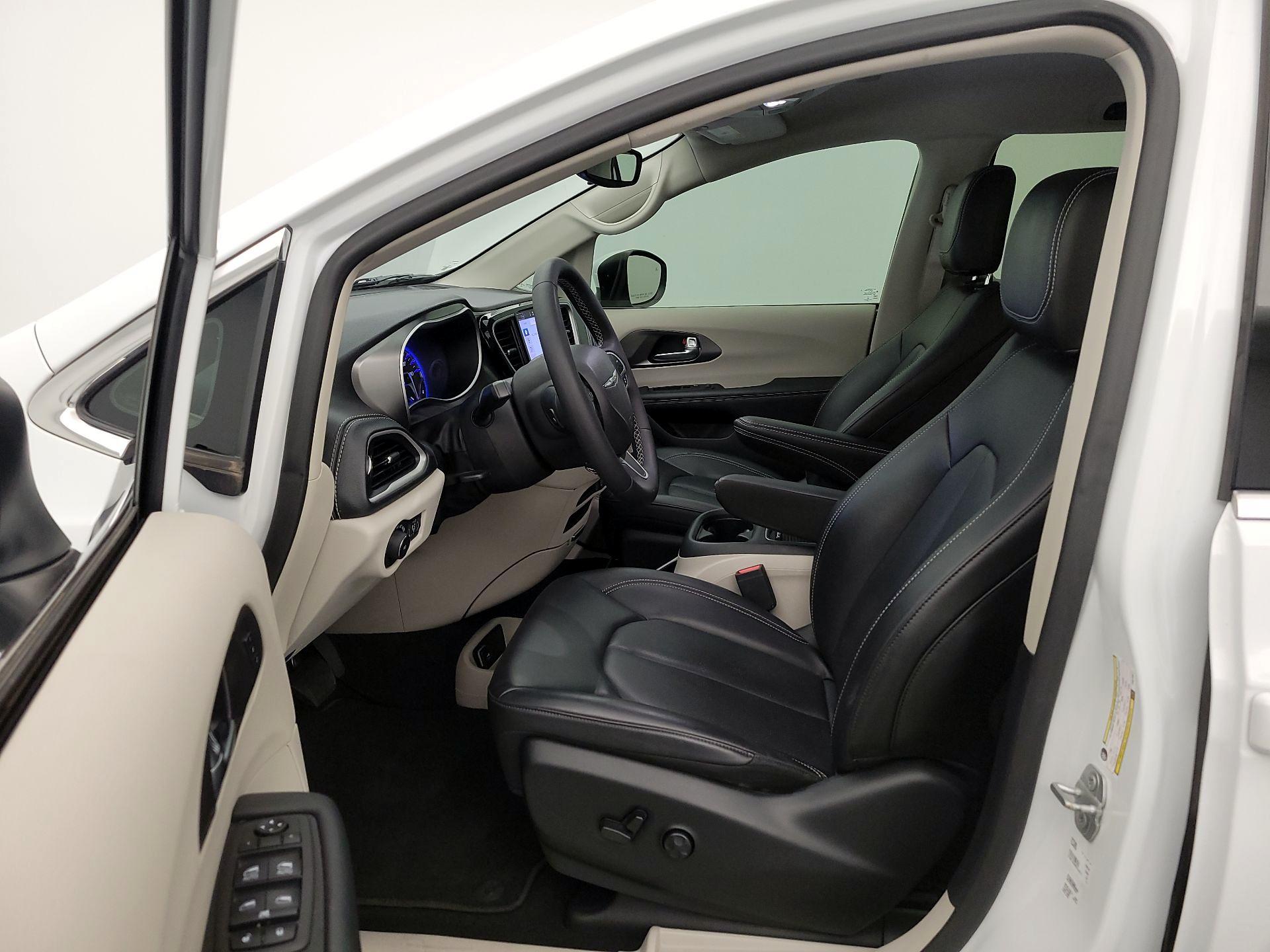 Thumbnail: 2023 Chrysler Pacifica - 11