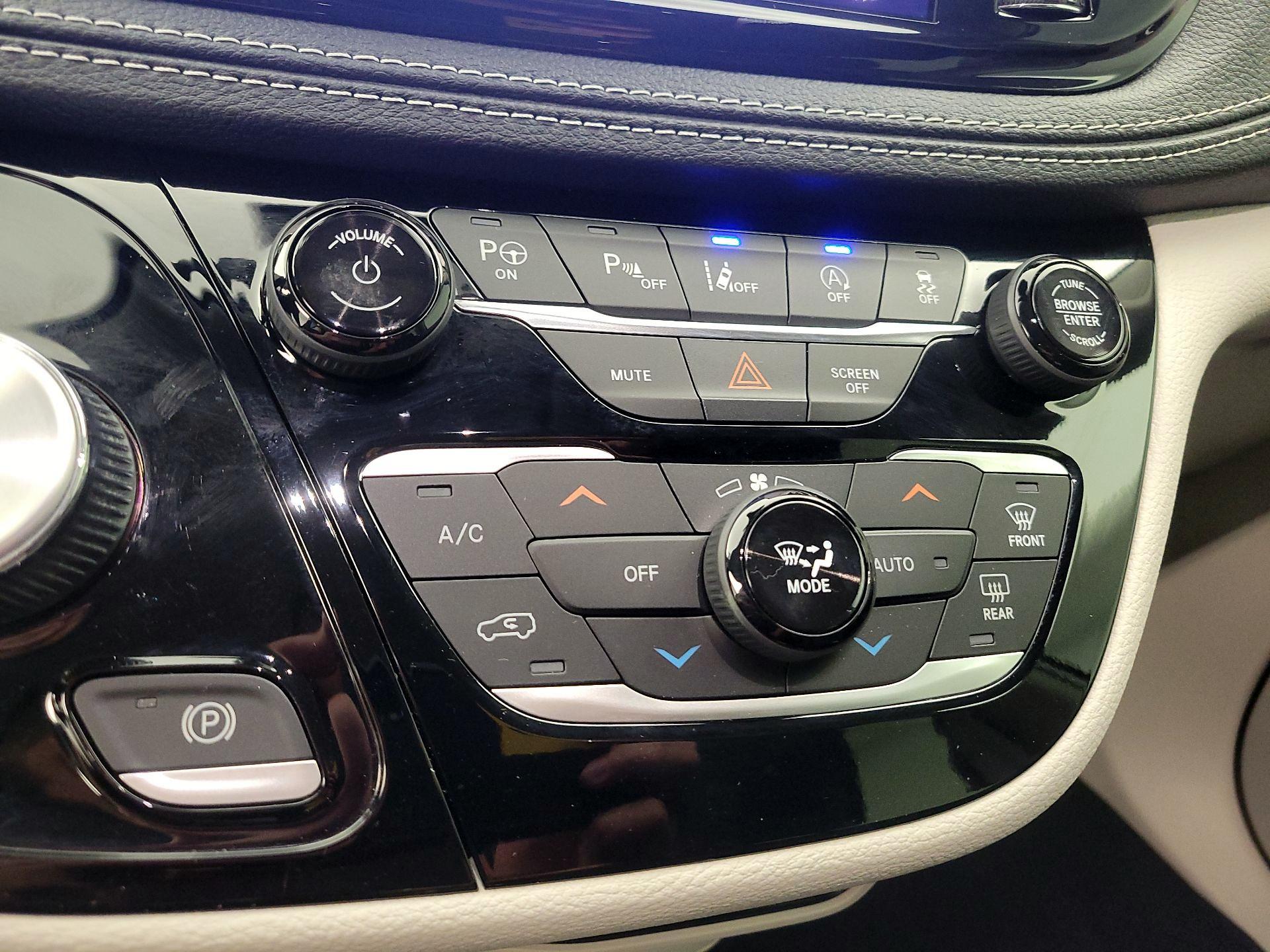 Thumbnail: 2023 Chrysler Pacifica - 16