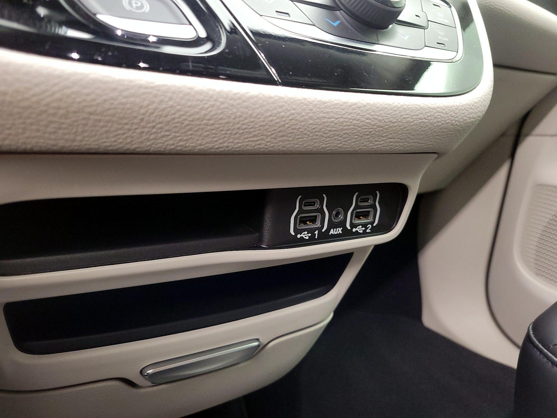 Thumbnail: 2023 Chrysler Pacifica - 18