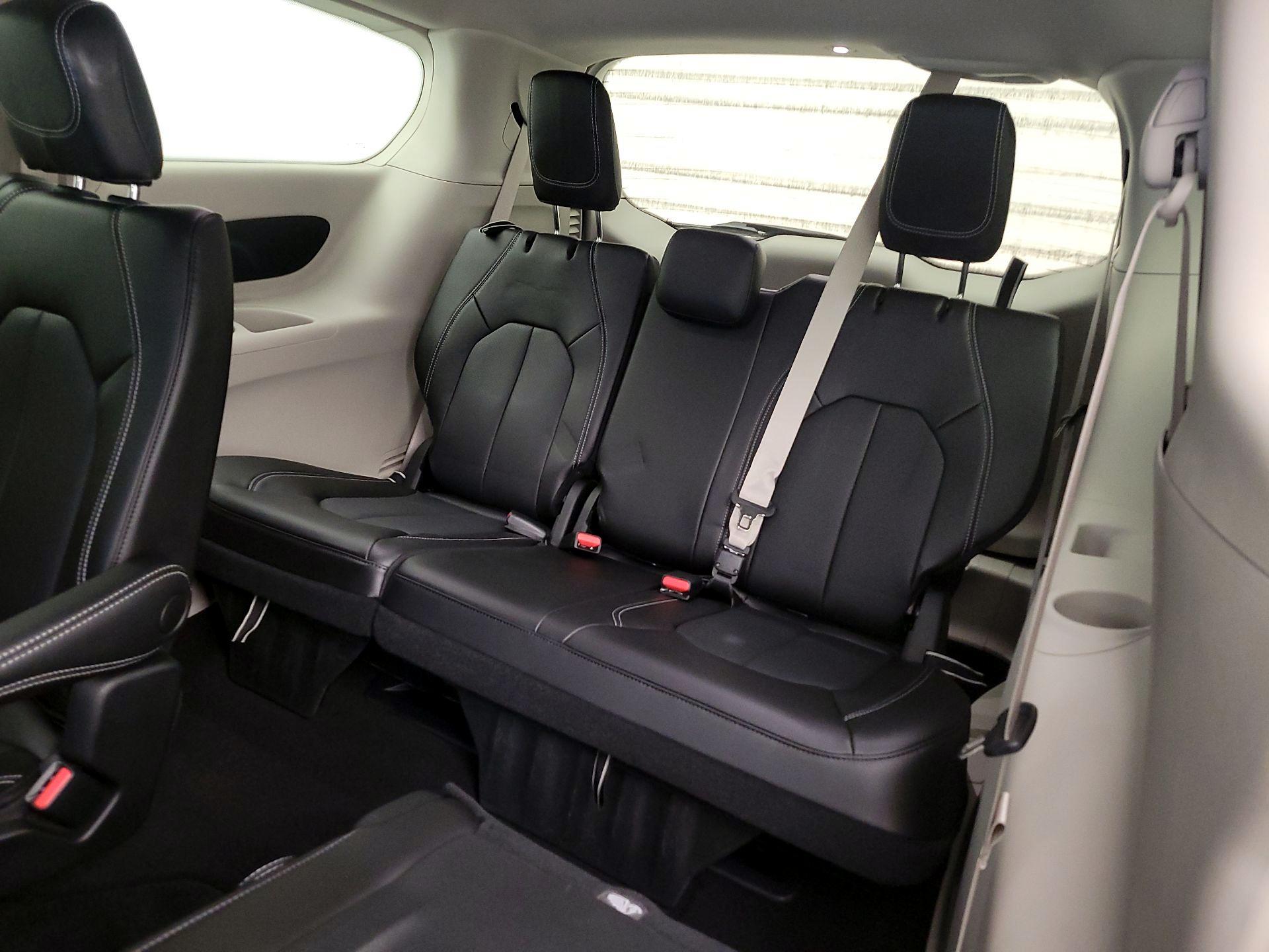 Thumbnail: 2023 Chrysler Pacifica - 20