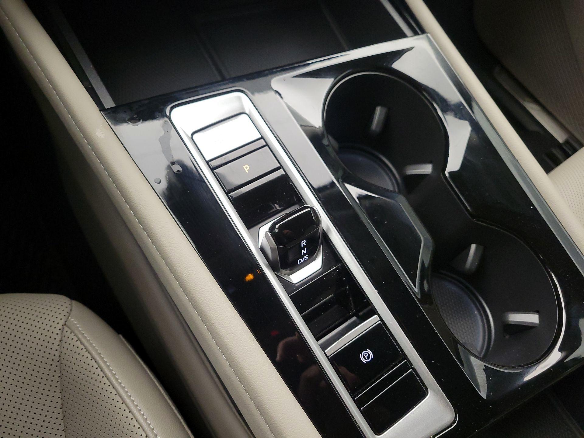 Thumbnail: 2024 Volkswagen Atlas - 17