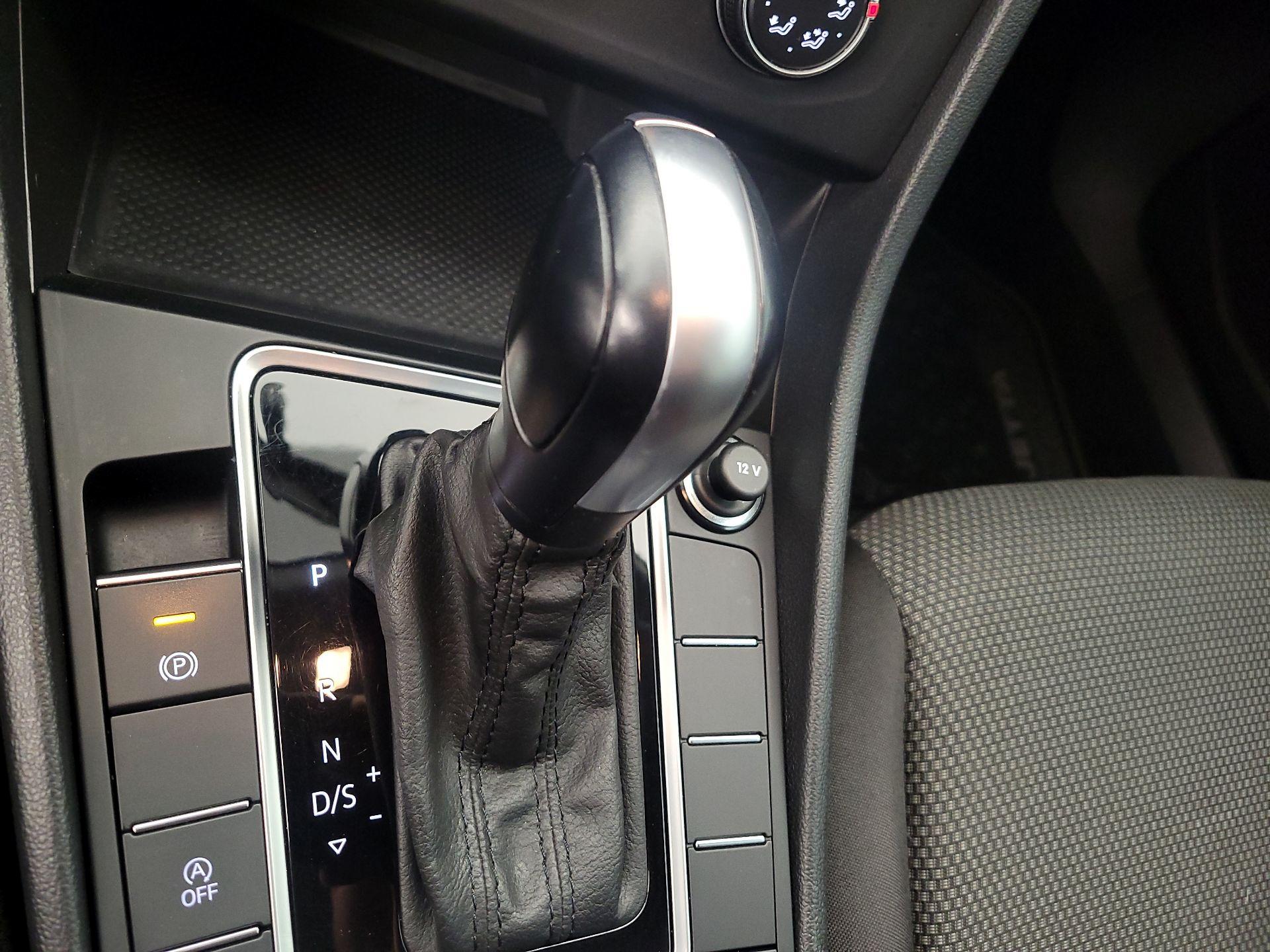 Thumbnail: 2020 Volkswagen Jetta - 17