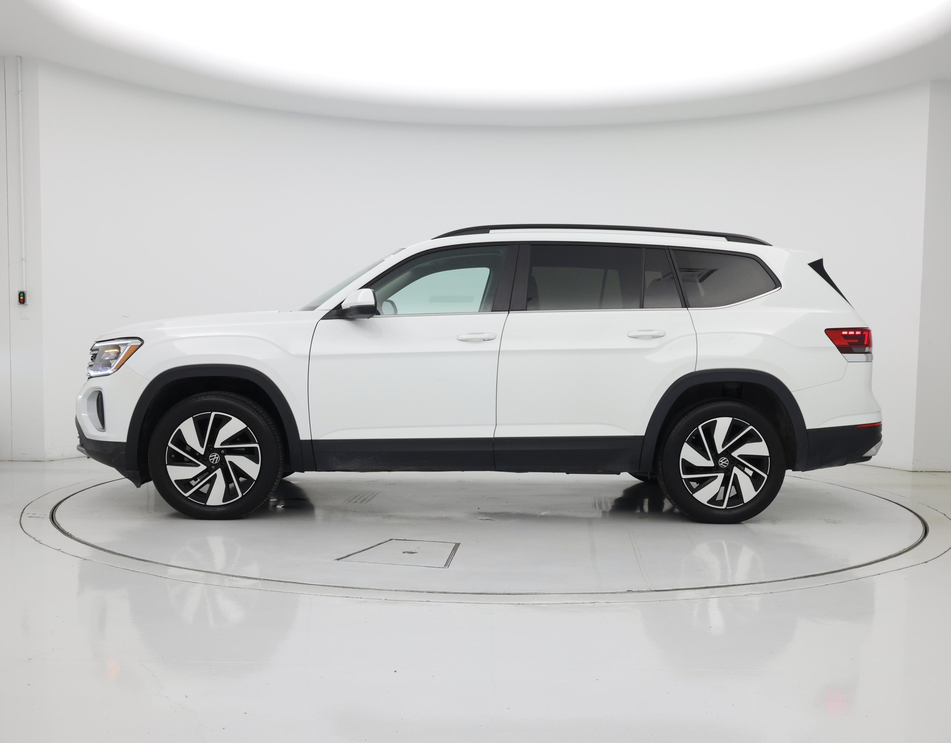 Thumbnail: 2024 Volkswagen Atlas - 3