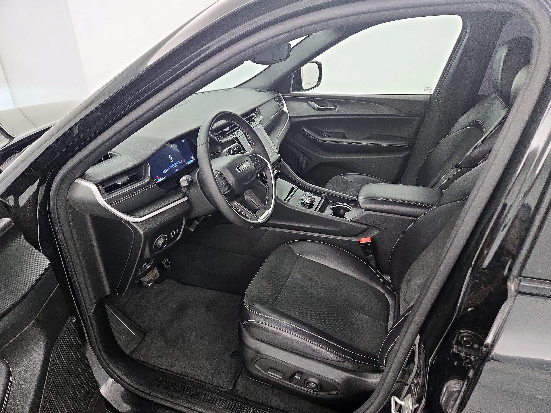 Thumbnail: 2024 Jeep Grand Cherokee - 11