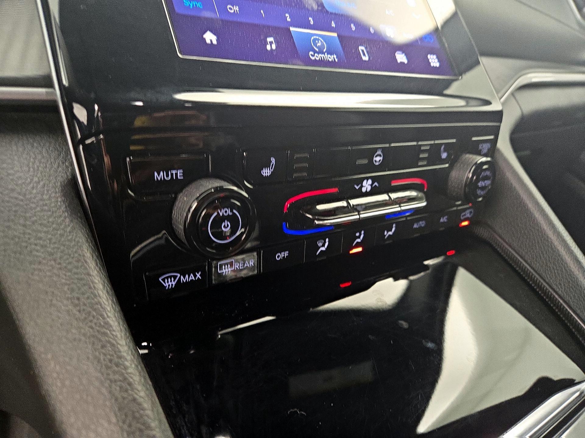 Thumbnail: 2024 Jeep Grand Cherokee - 16