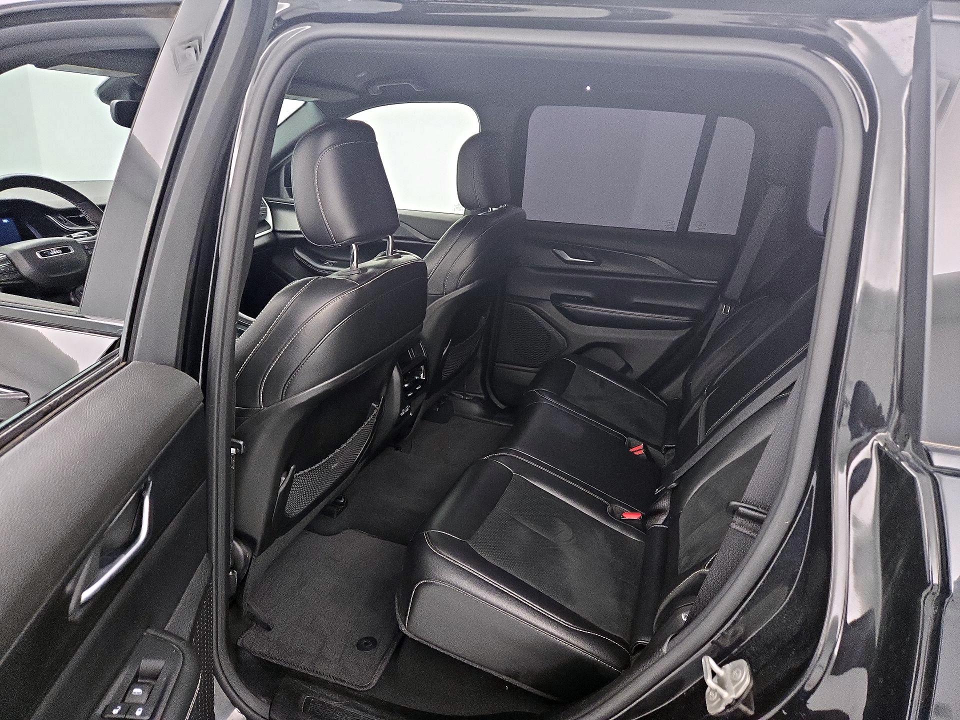 Thumbnail: 2024 Jeep Grand Cherokee - 19