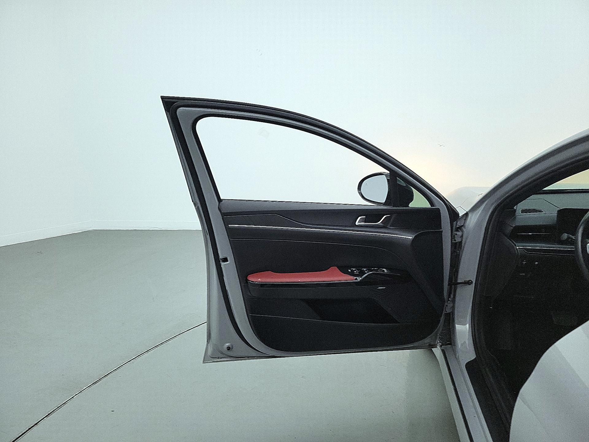 Thumbnail: 2025 Kia K5 - 12