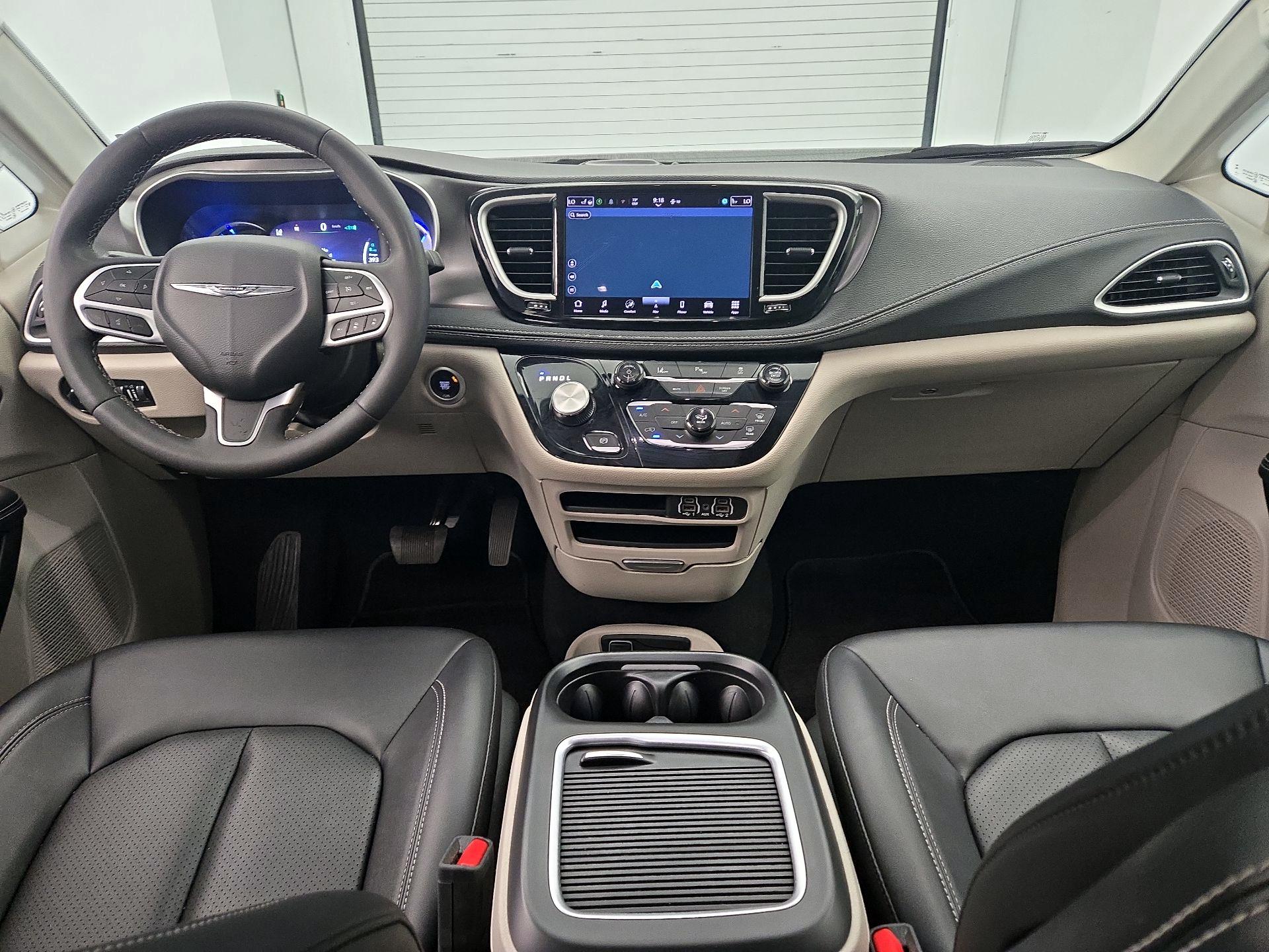 Thumbnail: 2024 Chrysler Pacifica - 9