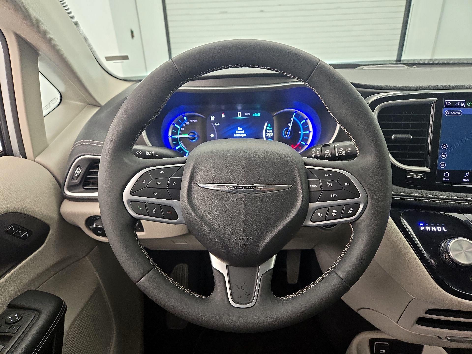 Thumbnail: 2024 Chrysler Pacifica - 10