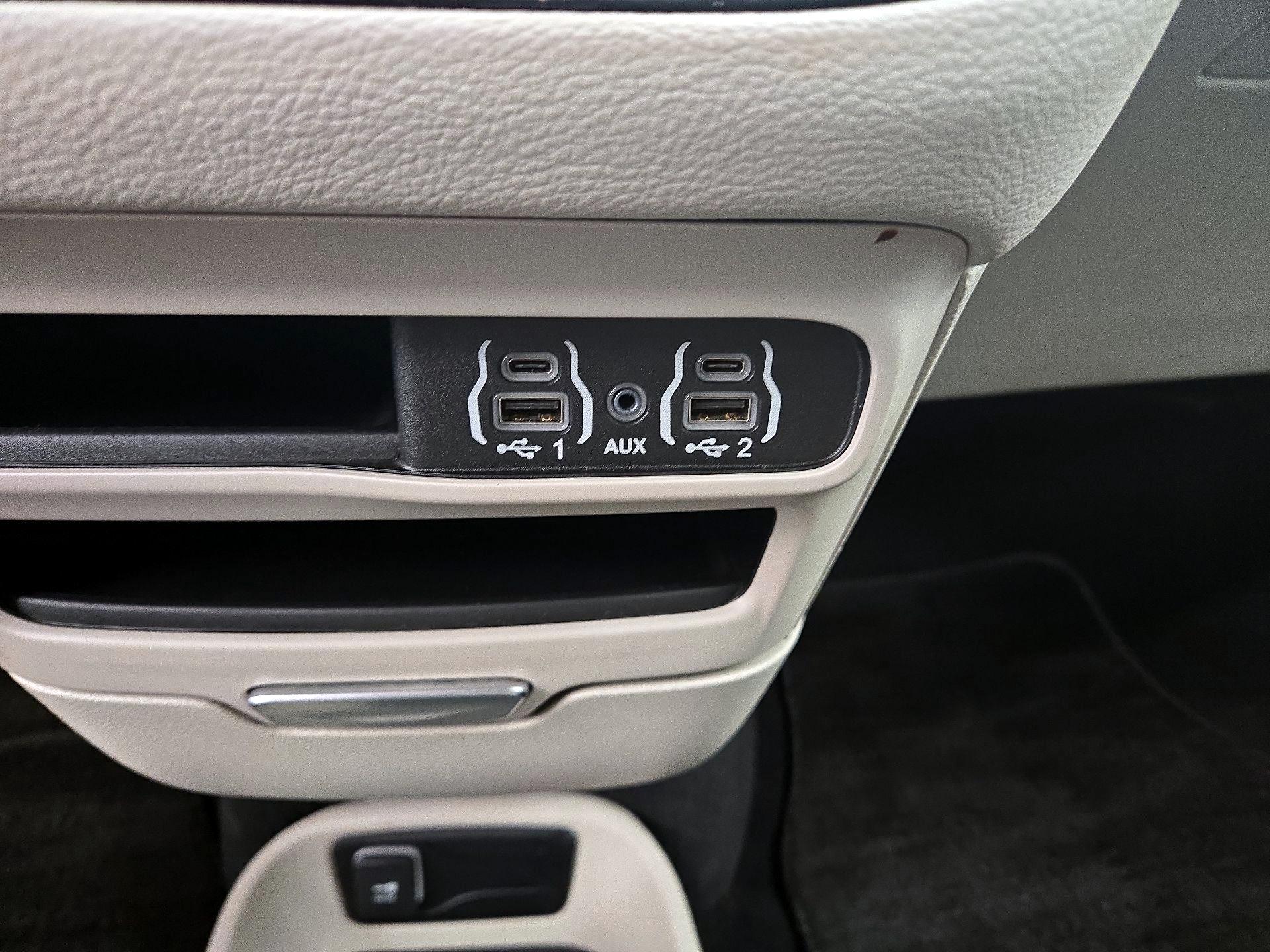 Thumbnail: 2024 Chrysler Pacifica - 19