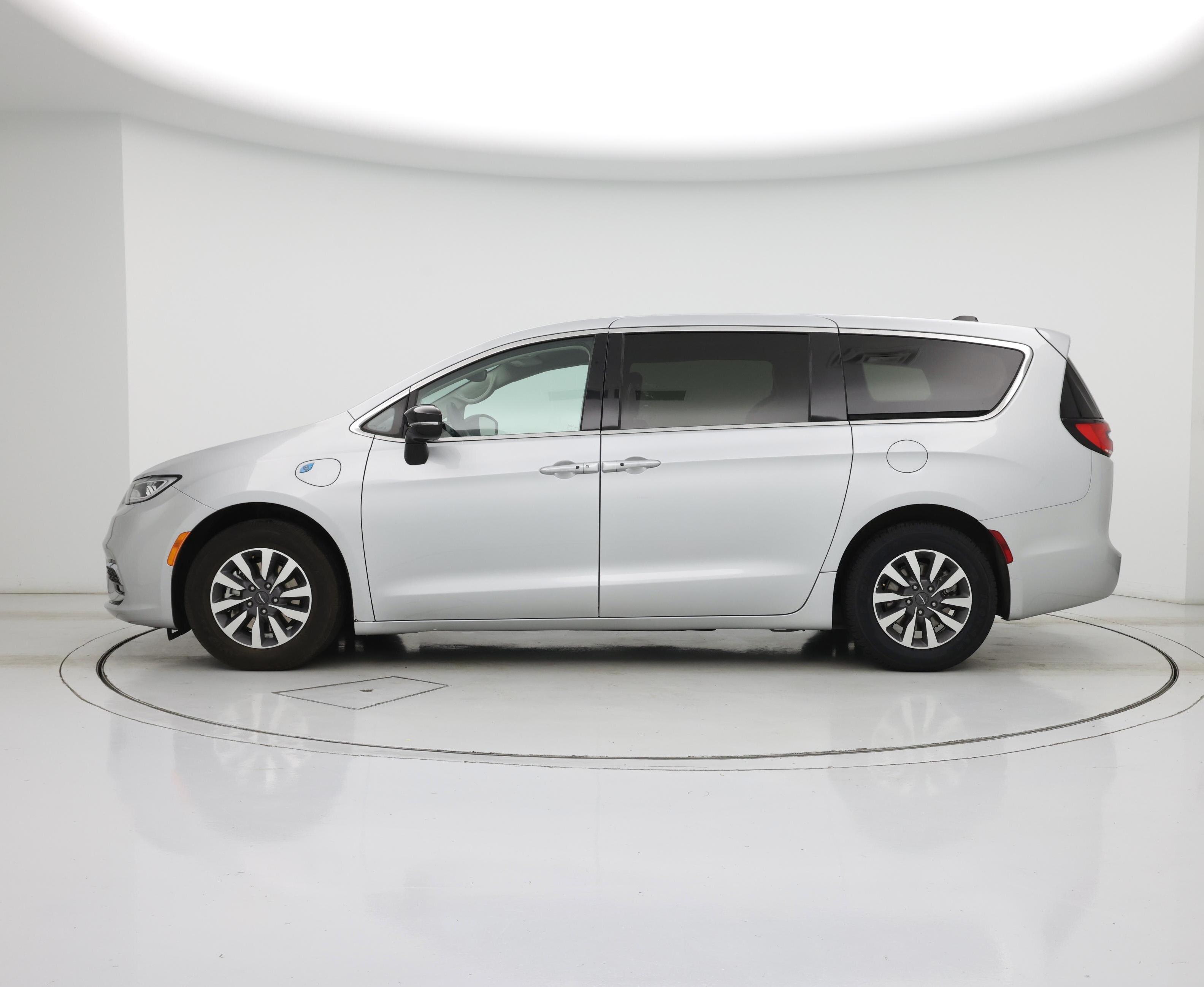 Thumbnail: 2024 Chrysler Pacifica - 3