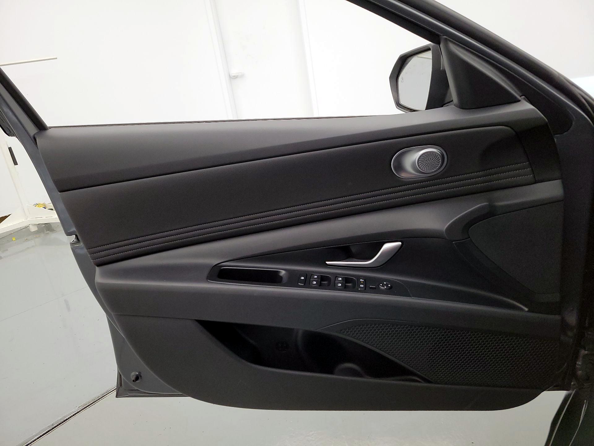 Thumbnail: 2025 Hyundai Elantra - 12