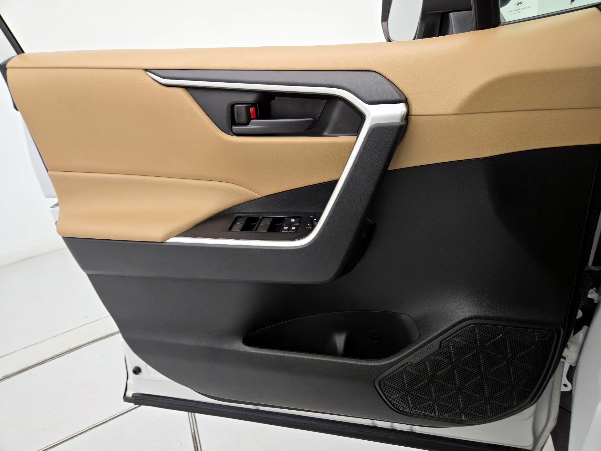 Thumbnail: 2021 Toyota RAV4 - 12