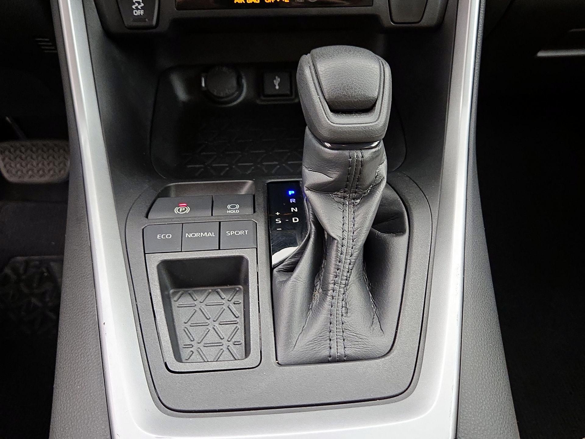 Thumbnail: 2021 Toyota RAV4 - 17