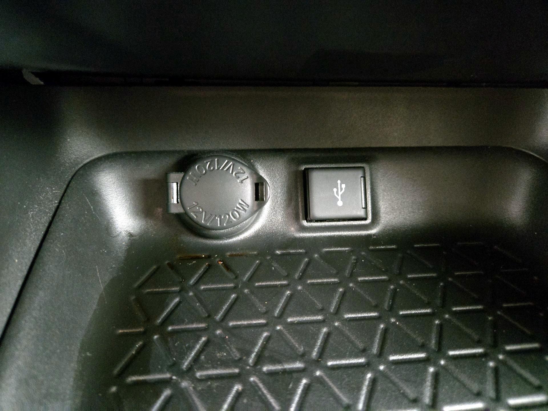 Thumbnail: 2021 Toyota RAV4 - 18