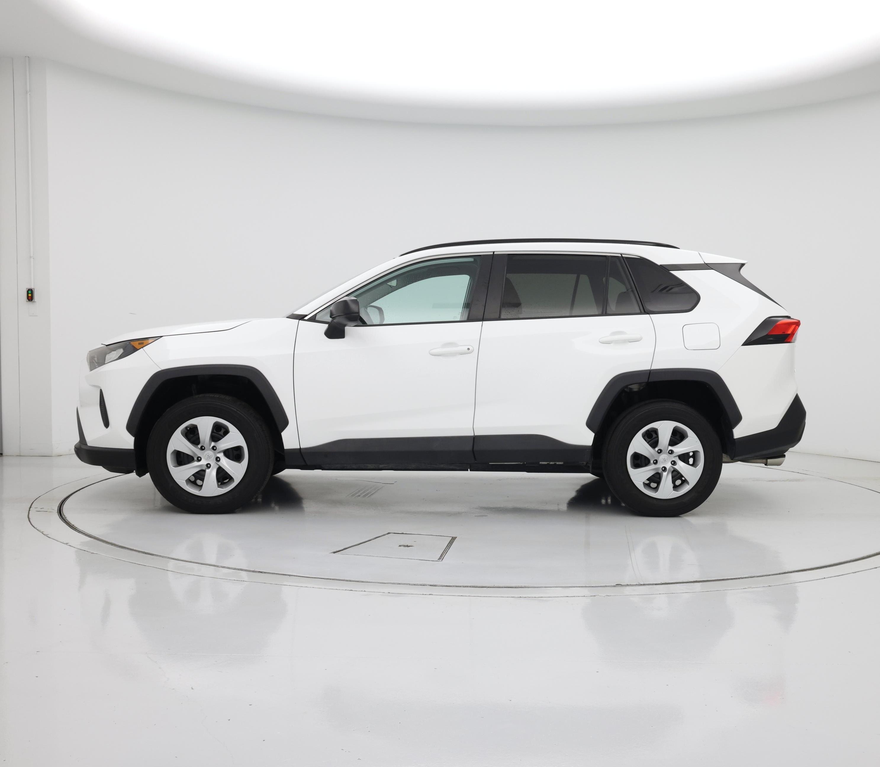 Thumbnail: 2021 Toyota RAV4 - 3