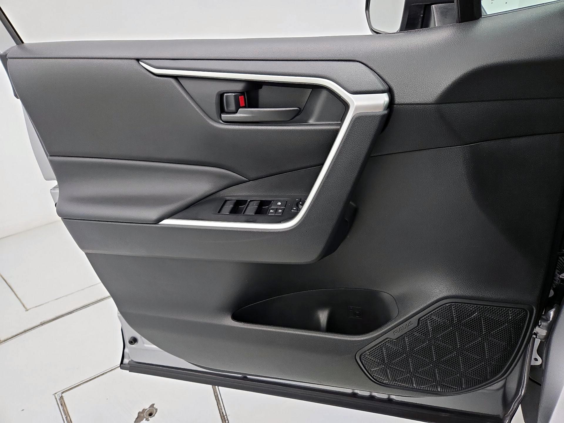 Thumbnail: 2025 Toyota RAV4 - 12